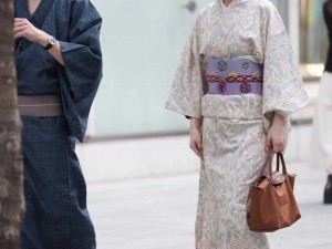 日本街头搭讪素人系列作品：真实记录日本街头的浪漫偶遇