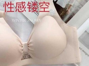 女警察的奶又白又大，穿的是纯棉 Bra，抑菌又柔软