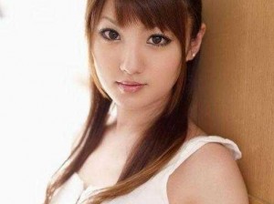 日韩一区二区天海翼成人产品，日本人气 AV 女优